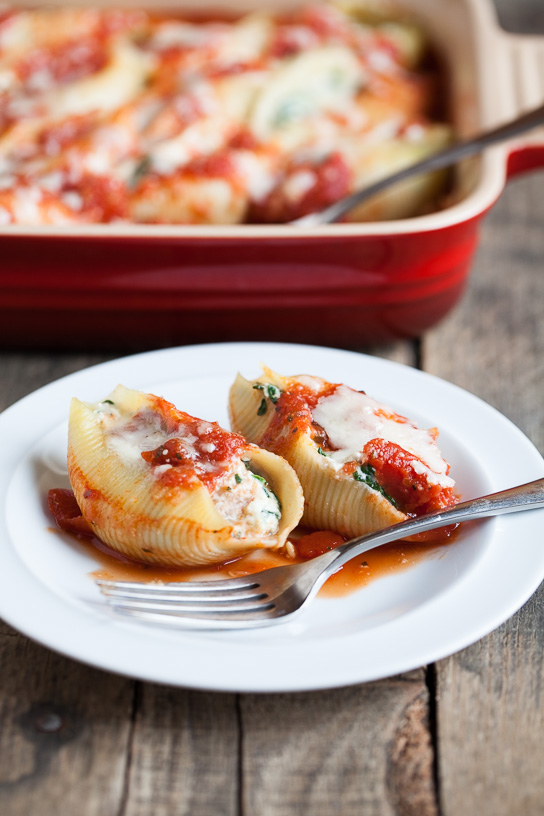 https://www.gatheranddine.com/wp-content/uploads/2014/04/Spinach-Stuffed-Shells-41.jpg