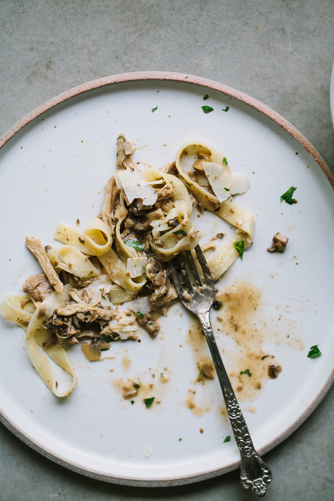 Slow Cooker Chicken and Mushroom Pasta